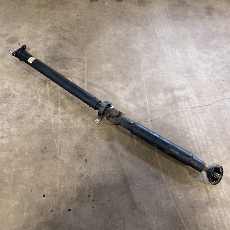 2003-2007 BMW 545i E60 Driveshaft Automatic ZF 7526165 2282720-11 OEM #4957M