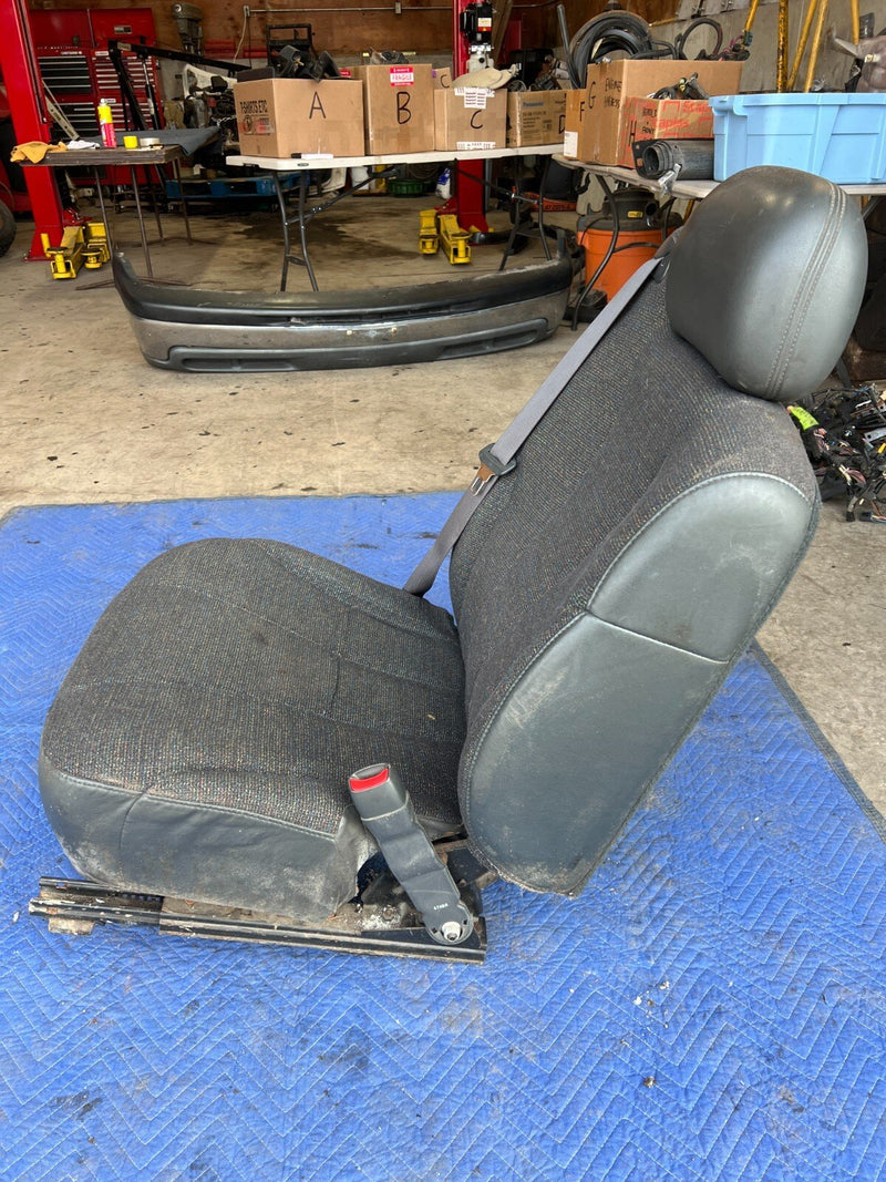 1999-2002 Chevy Silverado GM 1500 2500 Passenger Right RH Cloth Seat OEM #1854CN
