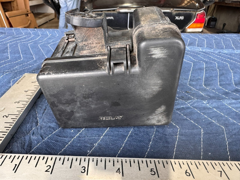 1998-2000 Toyota RAV4 Relay Junction Box Engine Bay w/Cover OEM #2288CN