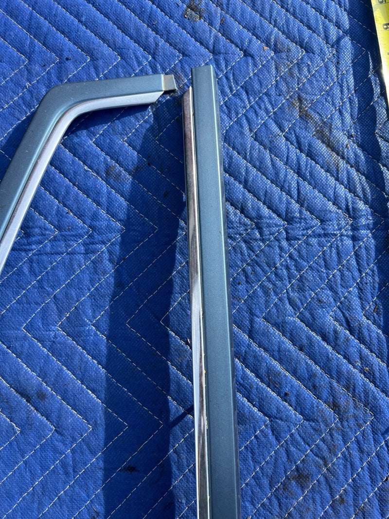 1984-1989 Volvo 740 760 Sedan Passenger RH Rear Quarter Window Trim OEM #1610EM