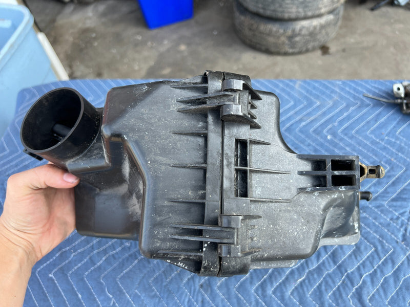 2010-2013 Suzuki SX4 Hatchback Air Intake Filter Housing Box 541-A02 OEM #1332CN
