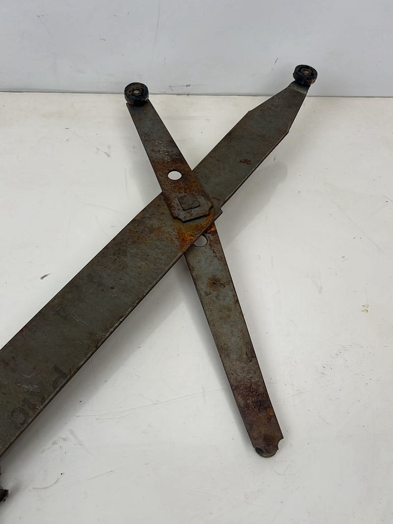 1976-1979 Cadillac Seville Front Passenger RH Window Regulator + Motor OEM #5597EM