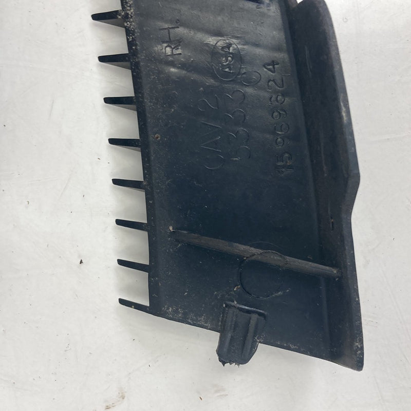1995-1998 Chevrolet Silverado 2500 GMT400 Cowl End Trim 15969624 15969623