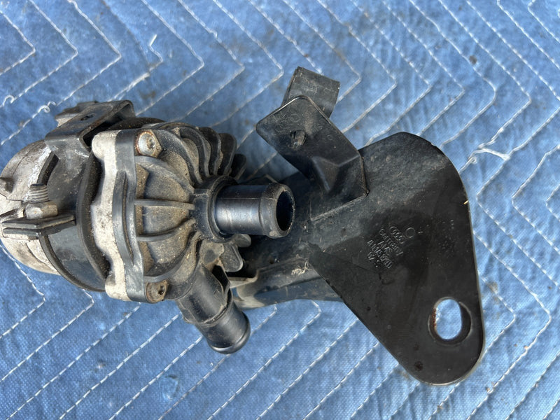 2005-2011 Audi A6 Circulation Water Pump Motor w/ Bracket 4F0145879D OEM #3465EM
