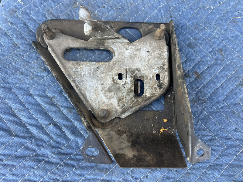 1978 Volvo 240 242 - Fuel Pump PN: 0438170007 0450905021