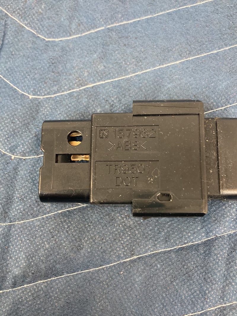 2000 Toyota Sienna L10 - Hazard Light Switch PN: TR9501 157962