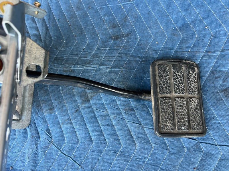 1989-1995 Volvo 740 940 Sedan Brake Pedal Lever Assembly w/ Bracket OEM #3722EM