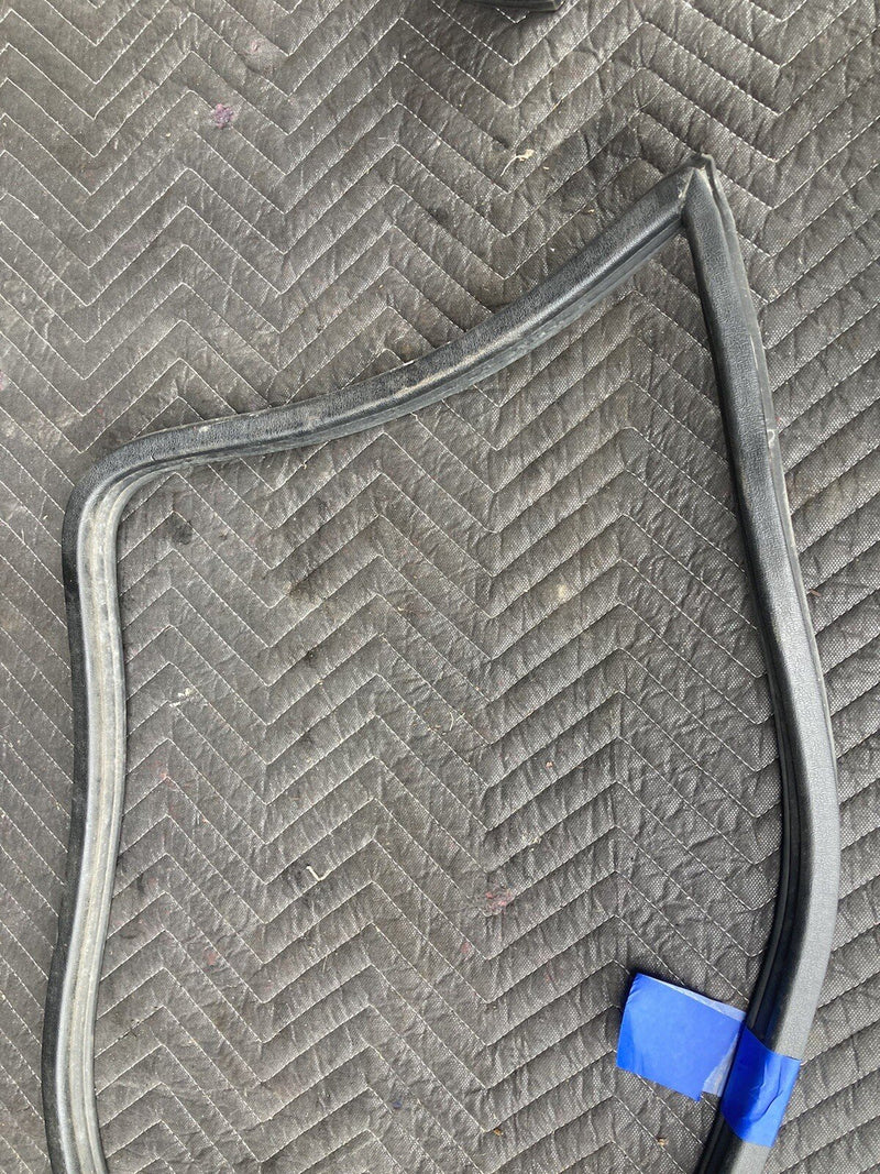 1982-1994 BMW E30 318i 325i Rear Right Quarter Window Gasket Rear Pop Out #2252M