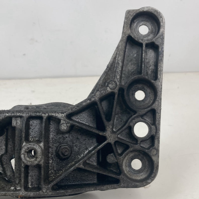 2003-2007 BMW 545i E60 Automatic Transmission Mount Bracket 6761102 139920 OEM #4950M