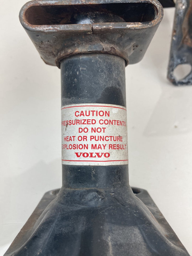 1992 Volvo 940 944 - Bumper Shocks Front PN: 1369144 1369142
