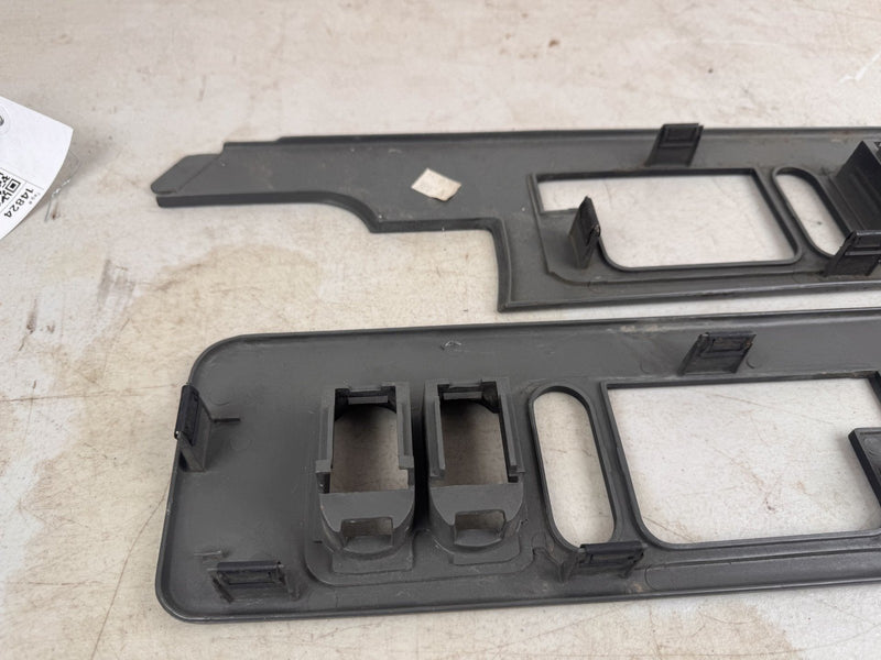 1988-1994 Chevy K1500 Door Handle Trim Bezel LH RH 15615130A 15615129A OEM