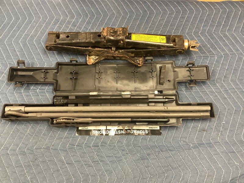 1988-1994 Chevrolet K1500 Jack/Tool Kit 10 Scissor15538698 15975567 OEM