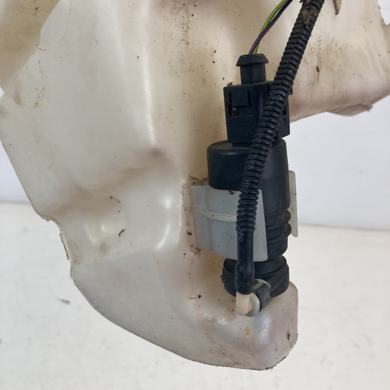 2001-2005 Volkswagen Passat Windshield Washer Reservoir Jug Tank OEM #5537M