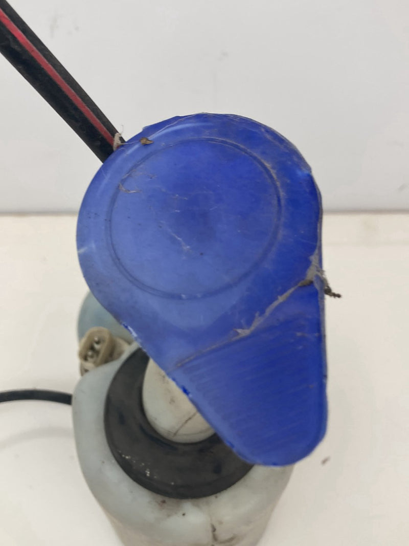 1992 Volvo 940 944 - Windshield Washer Reservoir PN: 3538453 1392854