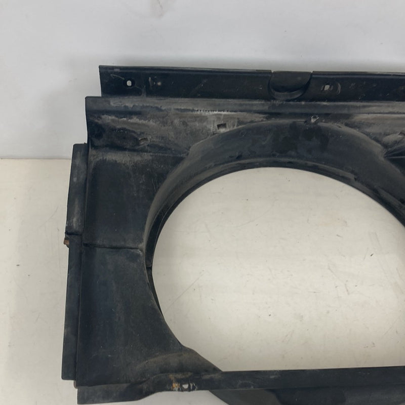 1995-1998 Chevrolet Silverado 2500 GMT400 Fan Shroud 15739587 OEM
