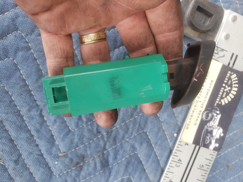 2000-2005 Chevy Impala 4 Way Flashers Switch Button Hazard 10355031 OEM #2167CN