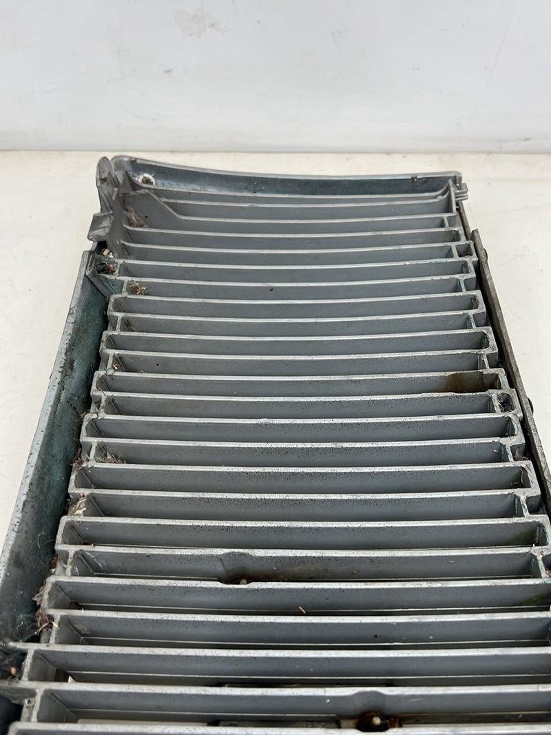1990-1992 Volvo 740 745 940 Front Chrome Grille Assembly 1358486 OEM #5914EM