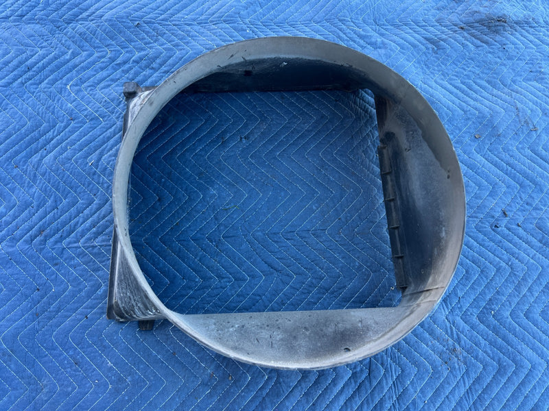 1986-1993 Volvo 240 244 Sedan Radiator & Cooling Fan Shroud 3540300 OEM #4279EM