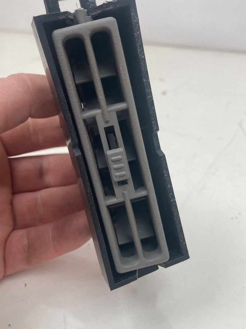 1996 Chevrolet Silverado GMT800 - Dash Vent PN: 15704849 Z-2106