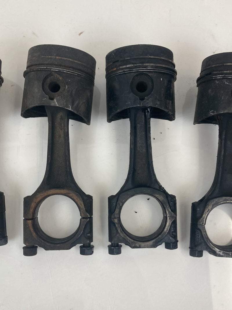 1980 Volvo 244 - Piston