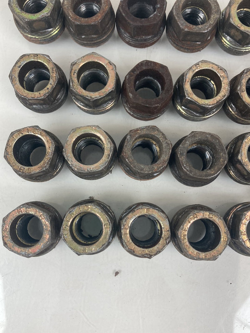 1996 Chevrolet Silverado GMT800 - Lug Nuts