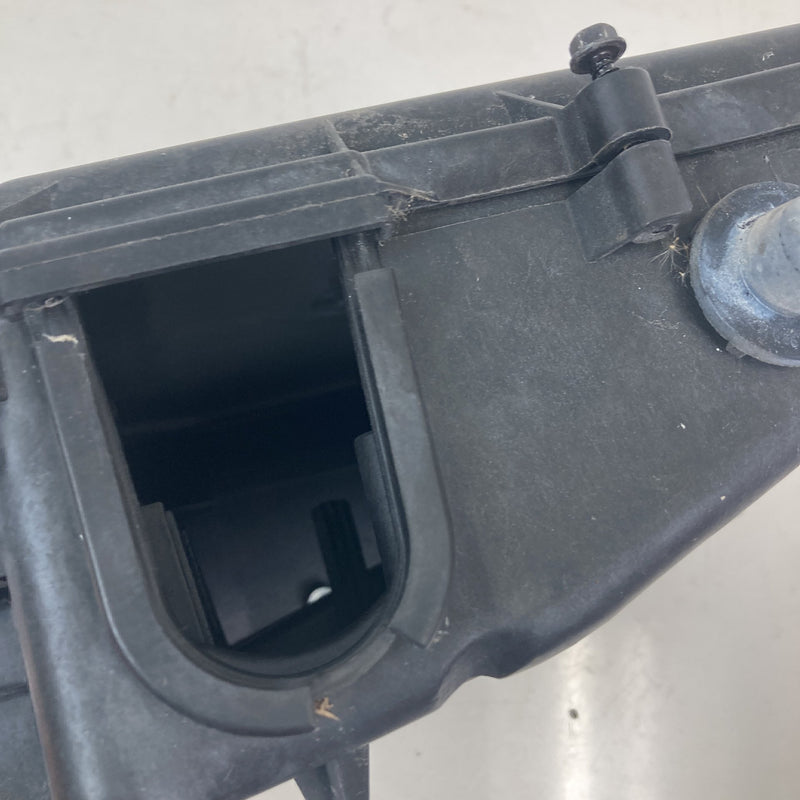 2001-2005 Volkswagen Passat Air Intake 3B1 819 640 OEM #5536M