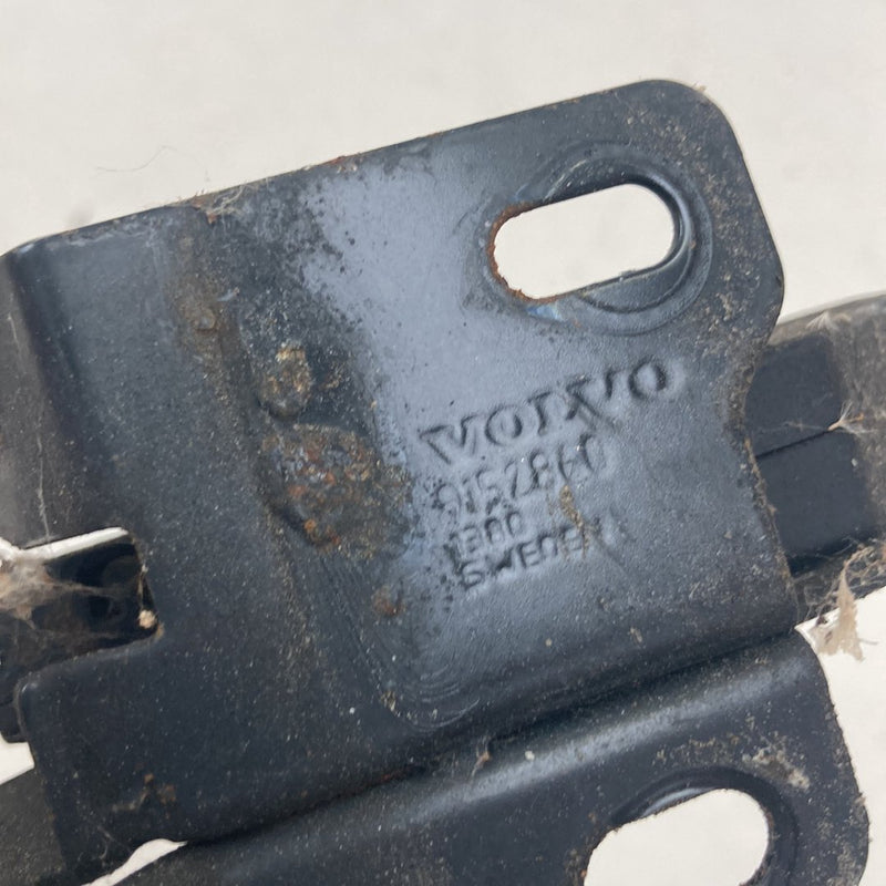 1998-2000 Volvo V70 Hood Latch Pair Left Right 9152932 9152860 OEM #5189M