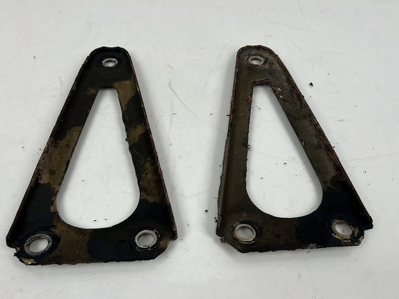 1975-1980 Volvo 244 240 Rear Right & Left Subframe Bracket Mount Pair OE #5383EM