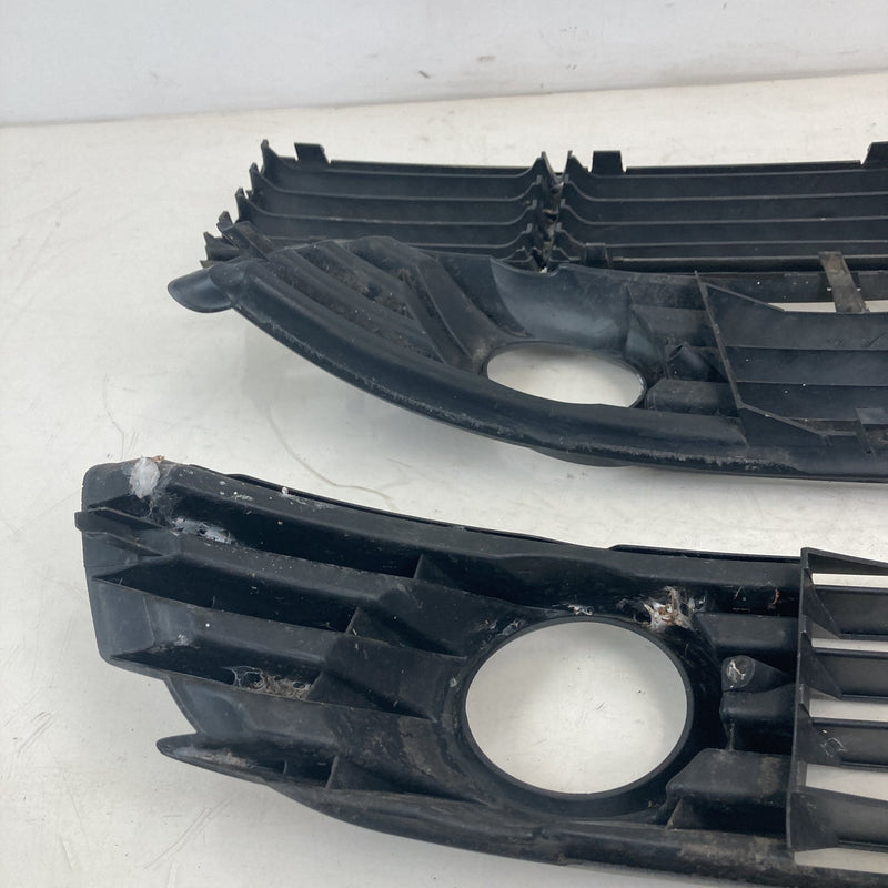 2001-2005 VW Volkswagen Passat Bumper Grille Lower 3 piece OEM #5569M