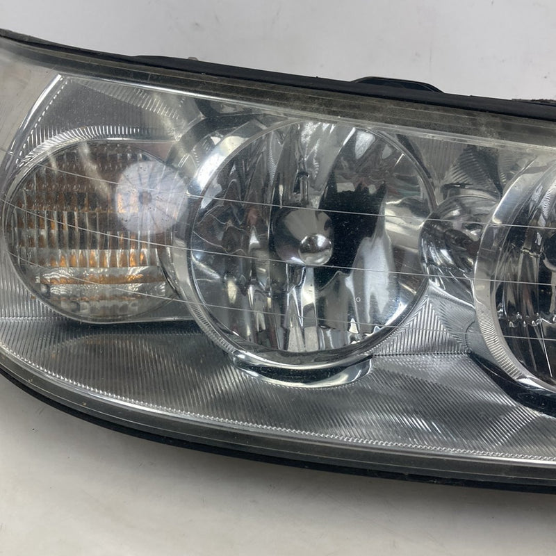 2002-2005 Lincoln Town Car Signature Headlight Assembly Right OEM #5143M