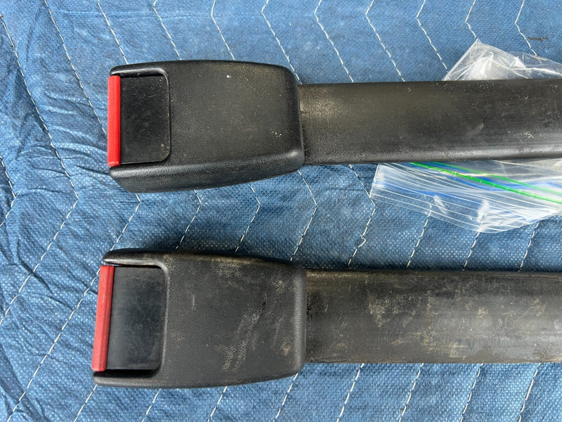 1983-1985 Porsche 944 Front Right & Left Seat Belt Receiver Buckle OEM #2527EM