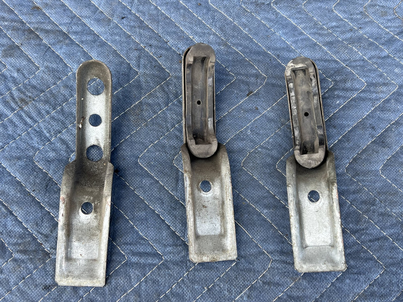 Volvo 240 - Radiator Top Mounting Bracket