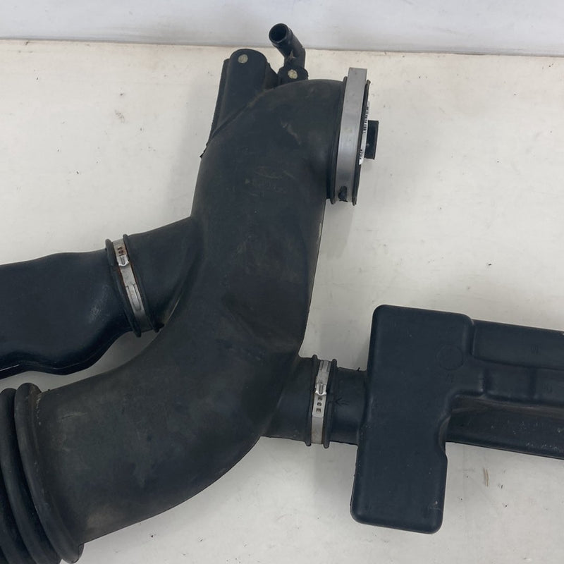 2002-2005 Lincoln Town Car Signature Air Intake Tube 3W7U-9F805-AF OEM #5136M