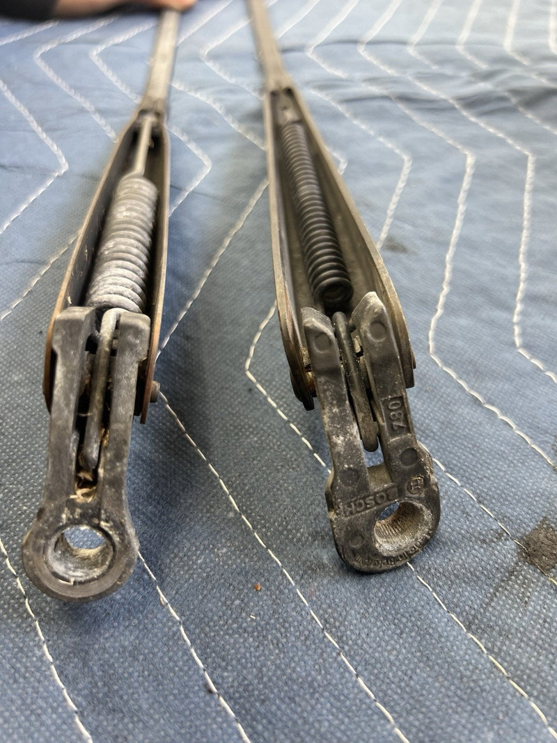 1992-1995 Volvo 940 740 Front Windshield Wiper Arm Pair Left & Right OEM #2LB