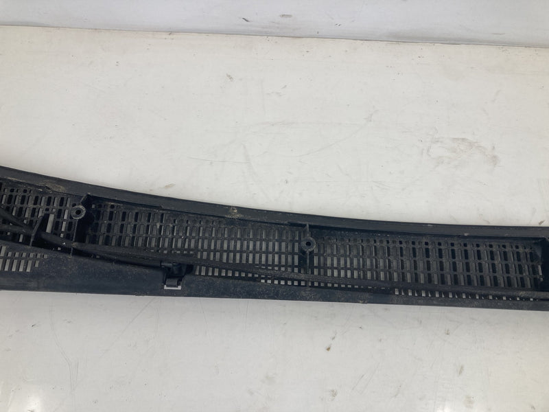 1995-1998 Chevrolet Silverado 2500 GMT400 Cowl Panel 15969625 OEM