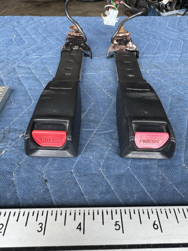 1986-1993 Volvo 240 244 245 Pair Of Front Seat Belt Buckles Receivers OEM #4828E