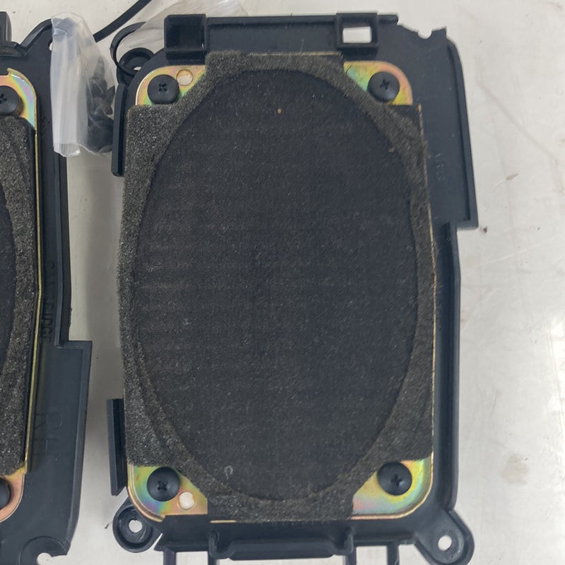 1995-1998 Chevrolet Silverado 2500 GMT400 Dash Speaker Set 16048215 OEM