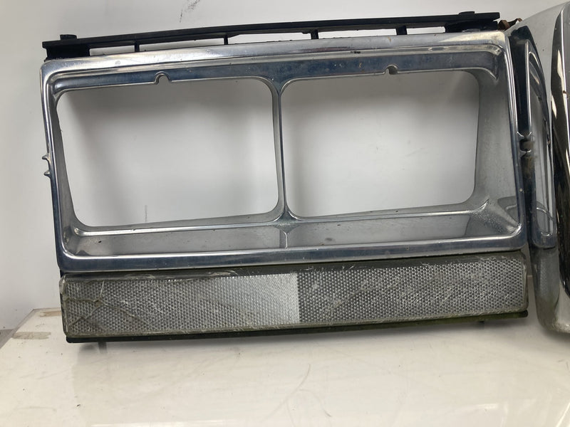 1981-1985 Volvo 240 245 Headlamp Set Grille Front Assembly OEM