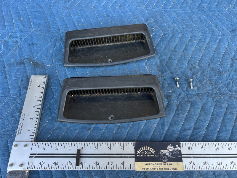 1996-2003 Mercedes W210 E320 Lower Front Seat Air A/C Heat Vent Duct OEM #4702EM