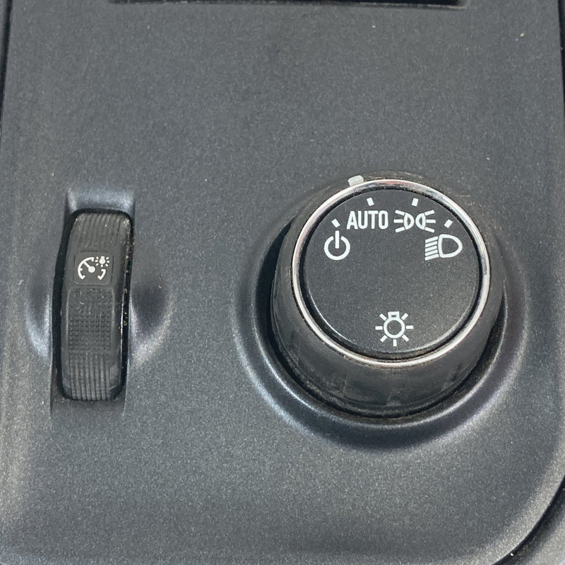 2014-2018 Chevy Silverado Headlamp Switch 2318780551971591 23103889 OEM #5590M