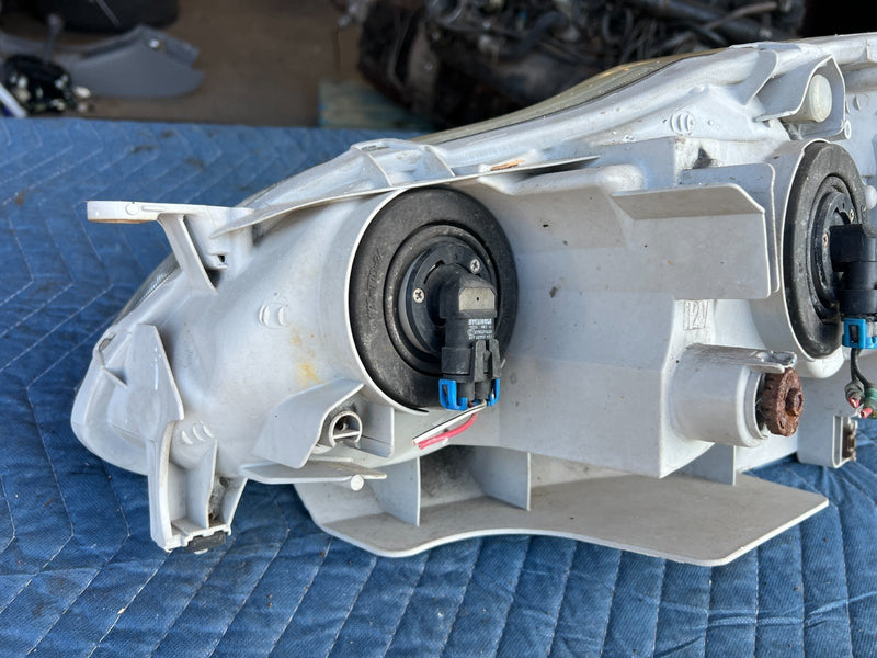 2003-2008 Toyota Corolla Passenger Right Headlight Lamp Assembly OEM #3324EM