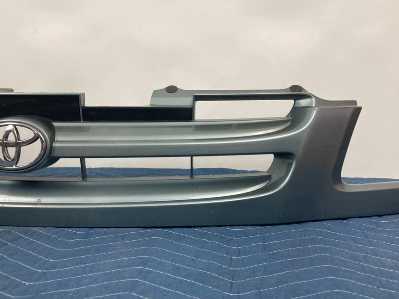 1998-2003 Toyota Sienna L10 Bumper Grille 53100-08010 H 58520 OEM