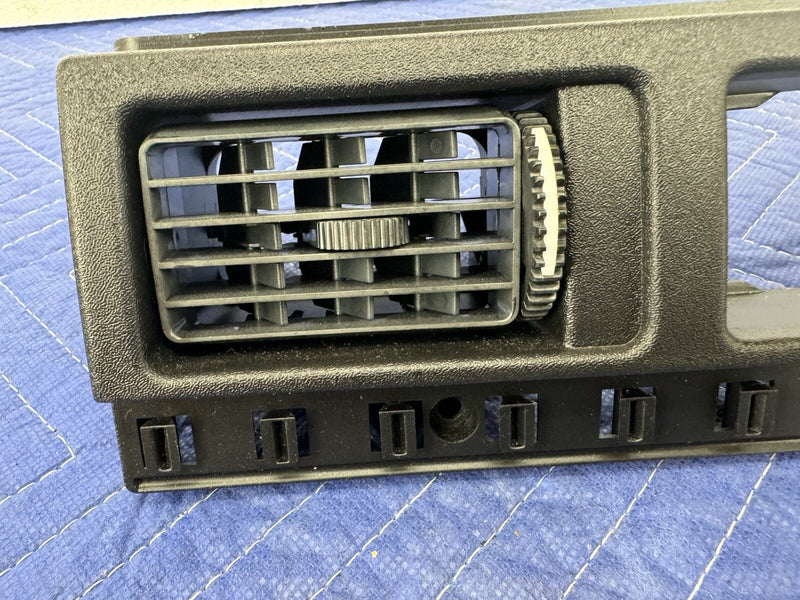 1975-1980 Volvo 240 242 244 Early Dash Center Heat AC Vent Pair HVAC OEM #3874E