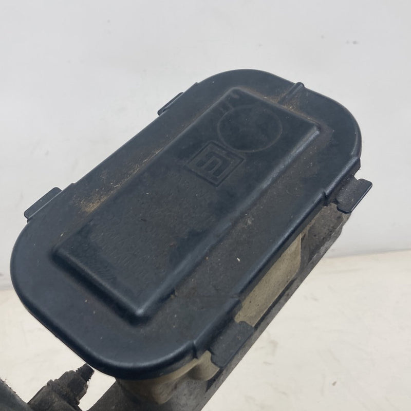1995-1998 Chevrolet Silverado 2500 GMT400 Brake Master Cylinder Booster OEM