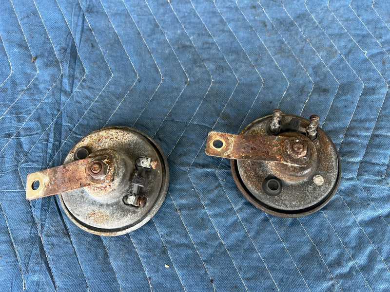 1986-1995 Mercedes 300D W124 High & Low Tone Pitch Horn Signal Pair OEM #2731EM