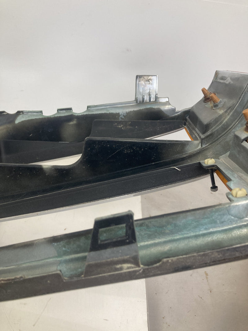 1995-1998 Chevrolet Silverado 2500 GMT400 Front Grille 15981091