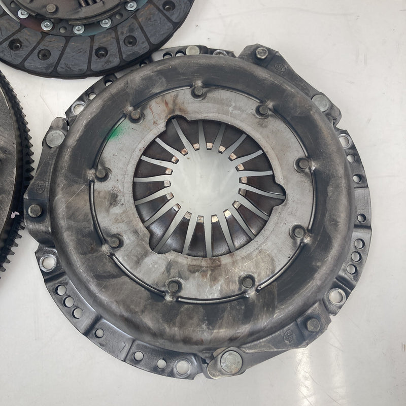 1981-1985 Volvo 240 245 Manual Clutch Assembly 322007516 OEM