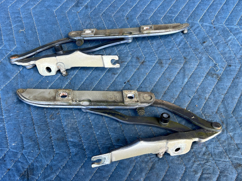 2000-2005 BMW 330xi 325xi E46 Left & Right Hood Hinge Pair Bonnet OEM #4783EM