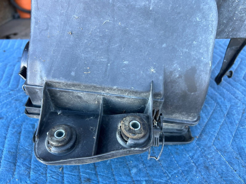 2000-2005 BMW 330xi 325xi E46 Air Intake Cleaner Filter Housing Box OEM #4833EM