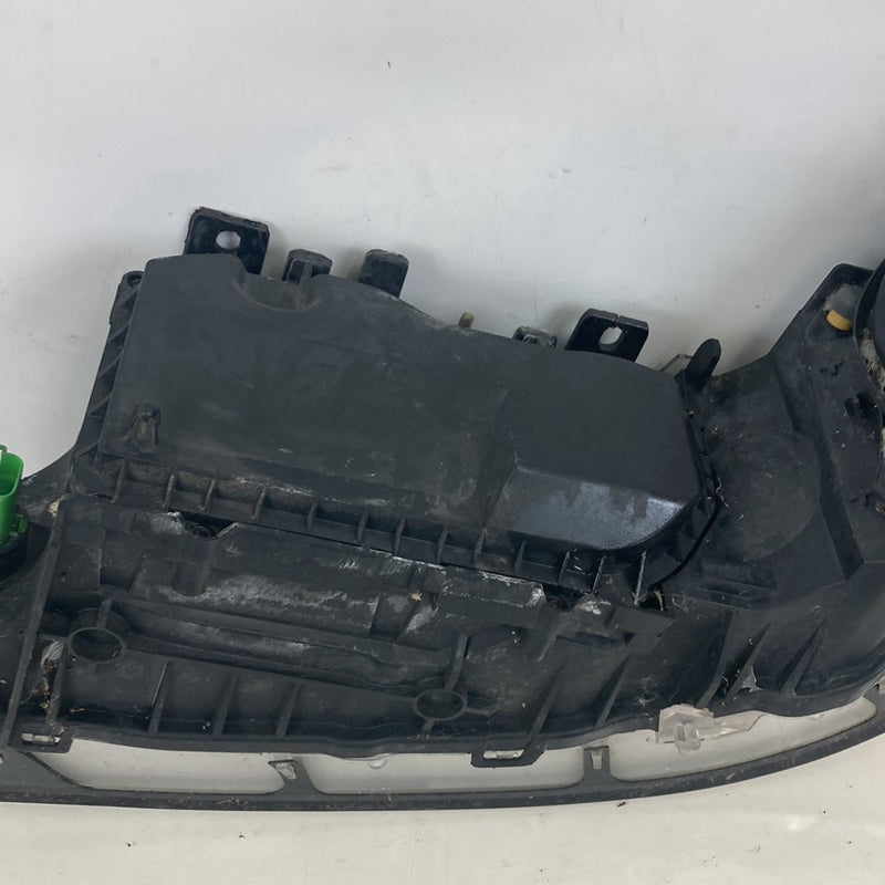 2002-2005 Lincoln Town Car Signature Headlight Assembly Right OEM #5143M